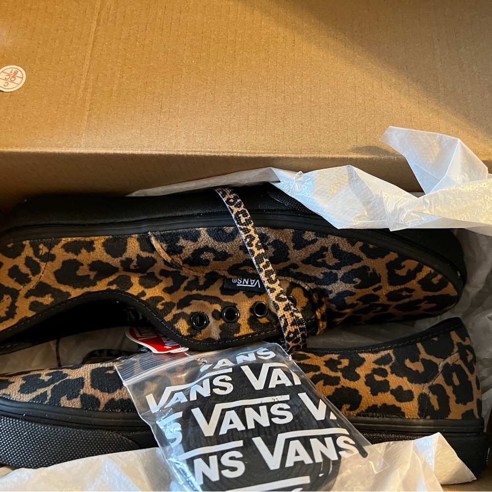 Vans - Picture 6 of 11